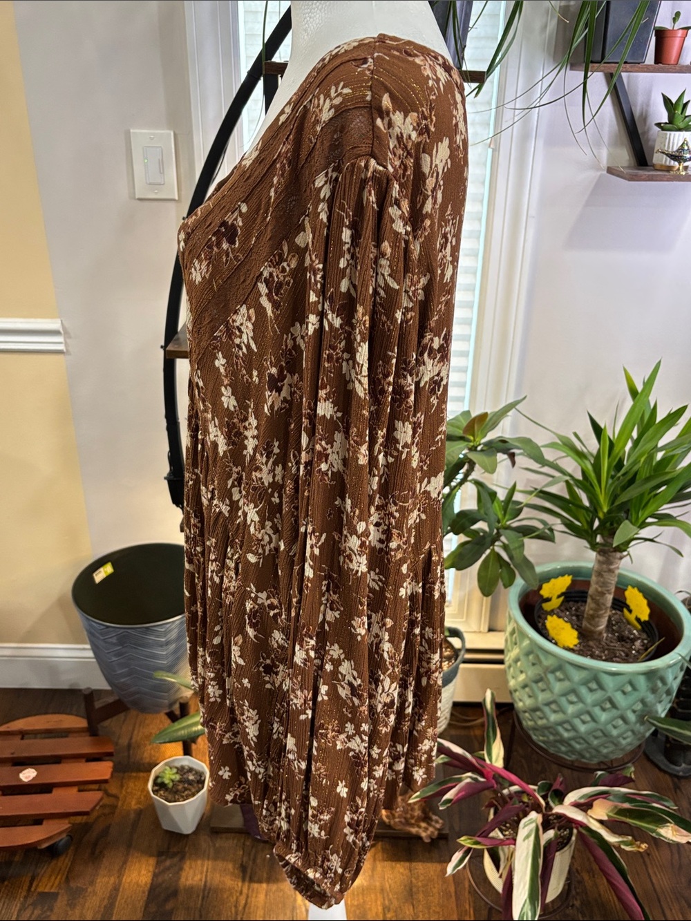 Torrid Brown Floral V Neck Peasant Blouse size 3X - Picture 4 of 5